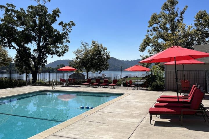 Clear Lake Cottages & Marina photo 2