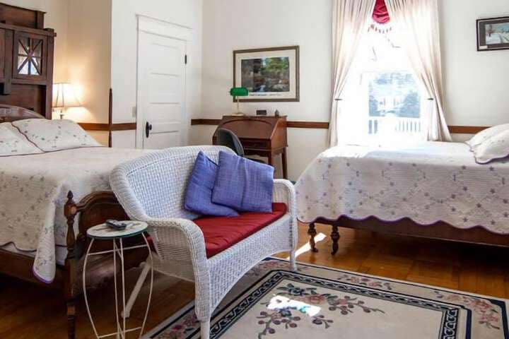 Friendly City Inn Bed & Breakfast photo 4