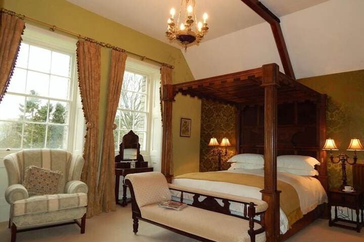 Westgate Manor photo 5