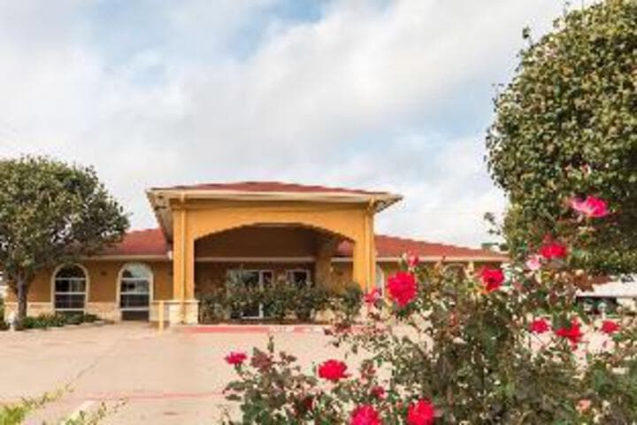 Motel 6 Alvarado TX photo 5