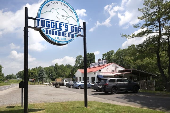 Tuggles Gap Roadside Inn Blue Ridge Parkway photo 5