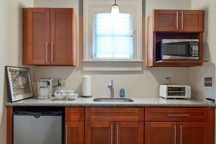 2038 Iberville Studio Rear 2BD photo 2