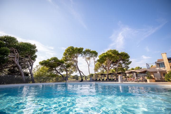 Saumane-de-Vaucluse destination view