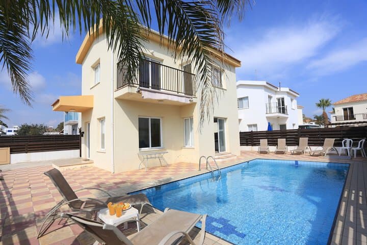 SeaBreeze Villas with Private Pool photo 4
