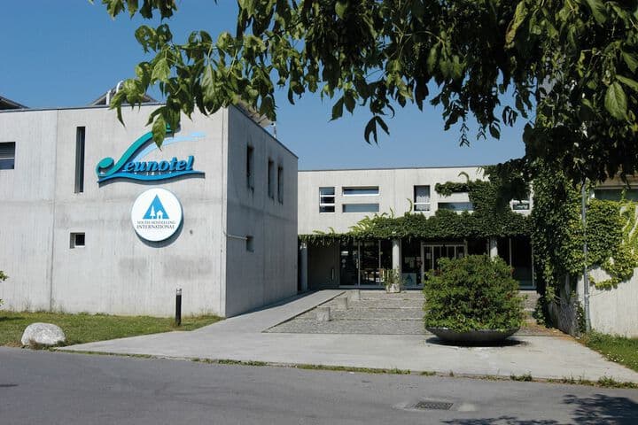 Lausanne Youth Hostel Jeunotel photo 2