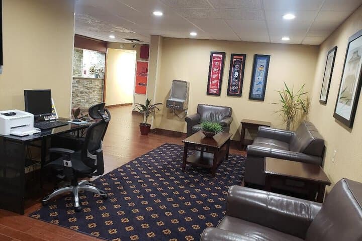 A Victory Hotel & Suites photo 3