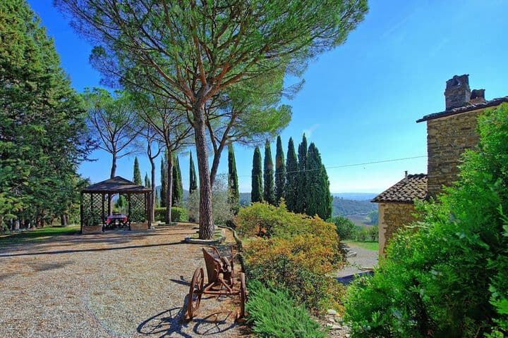 Uccellaia photo 2