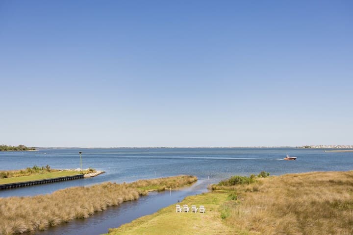 The Burrus House Inn Waterfront Suites photo 5