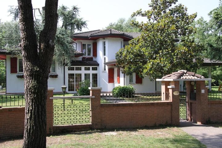 Vanessa House photo 3