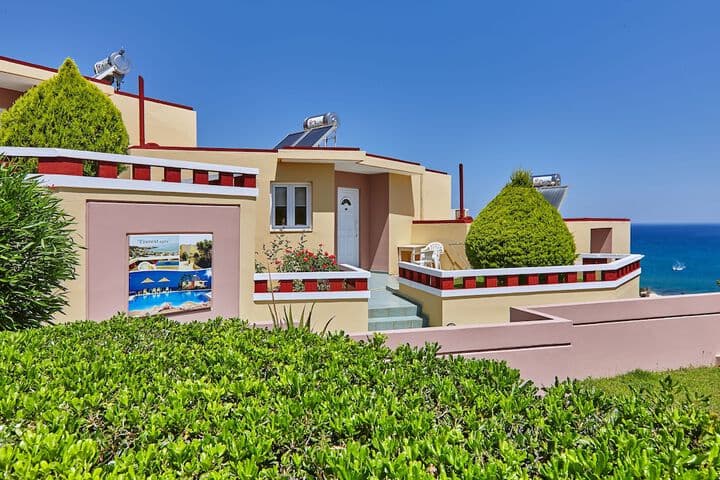 Everest Apartments photo 4