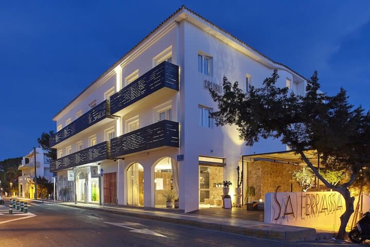 Las Salinas destination view