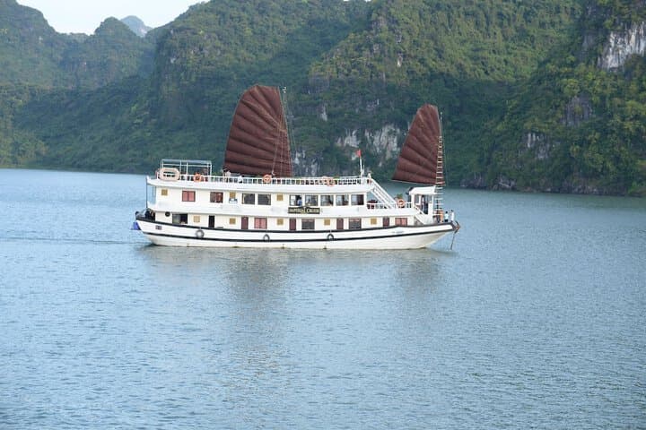 Imperial Classic Cruise Halong photo 2