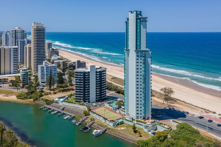The Waterford on Main Beach photo 5
