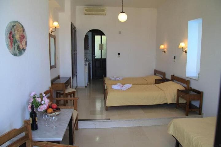 Hermes Apartments photo 3