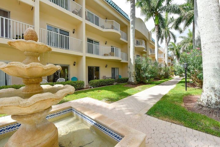 Palm Bay Club by Beachside Management photo 4