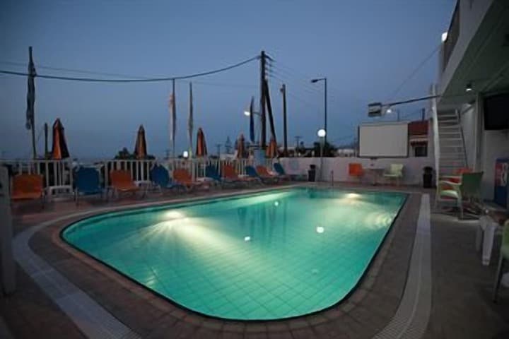 Heliotrope Apartments photo 2