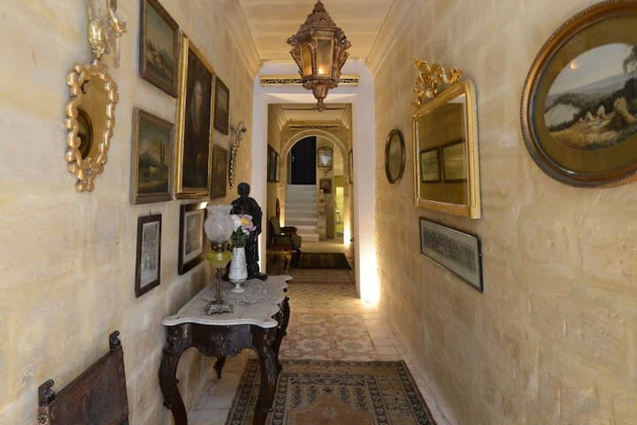 Paulos Valletta photo 4